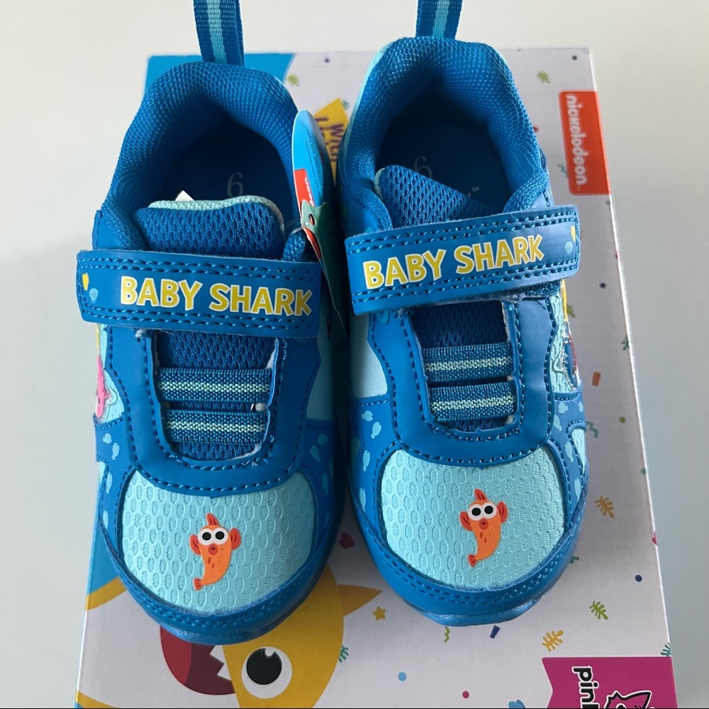 Nickelodeon Baby Shark Toddler Boys' Sneakers,Light up , Sz: 6 , end 10 - Picture 8 of 9